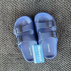 Adjustable “pillow” sandals - Fit Size 5.5-6.5 - Navy & Black